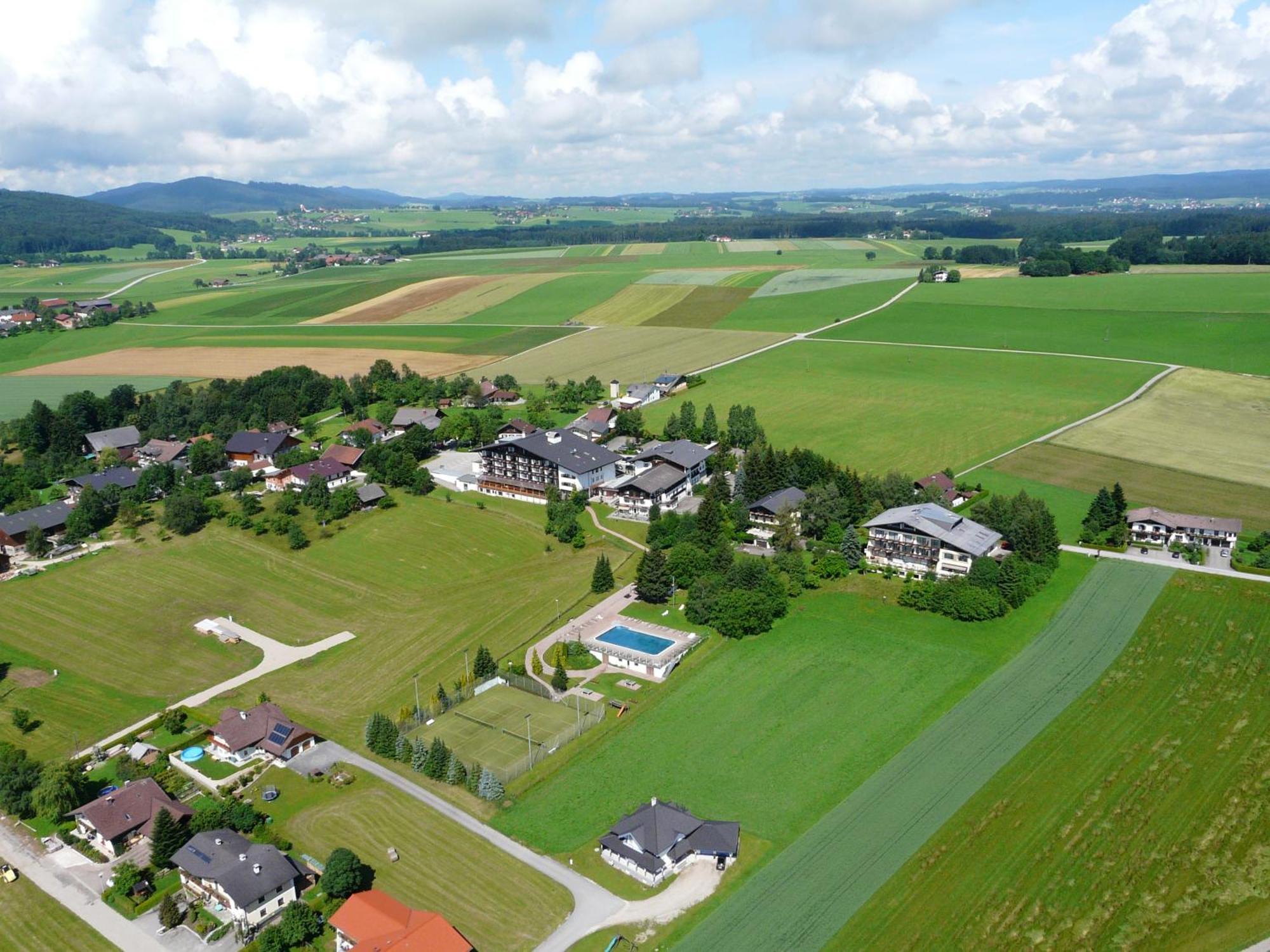 Hotel Lohninger-Schober Sankt Georgen im Attergau Luaran gambar