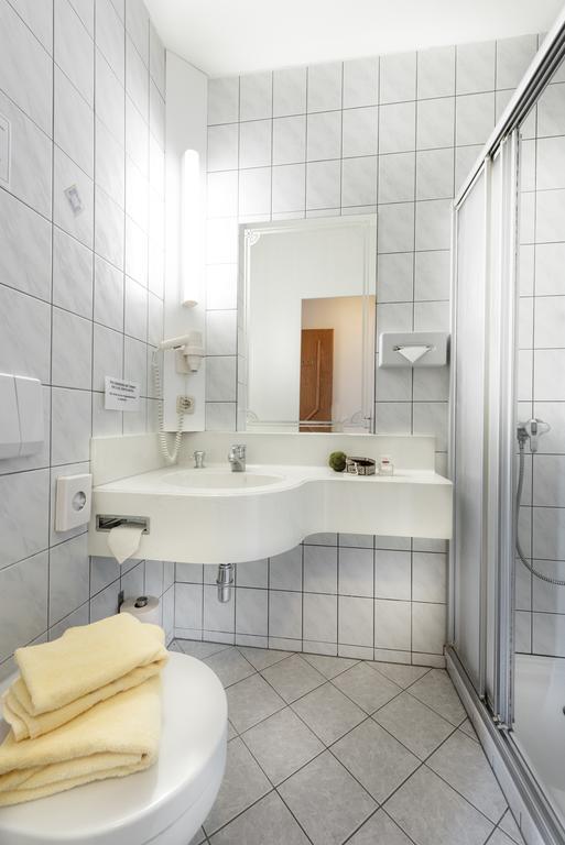 Hotel Lohninger-Schober Sankt Georgen im Attergau Luaran gambar